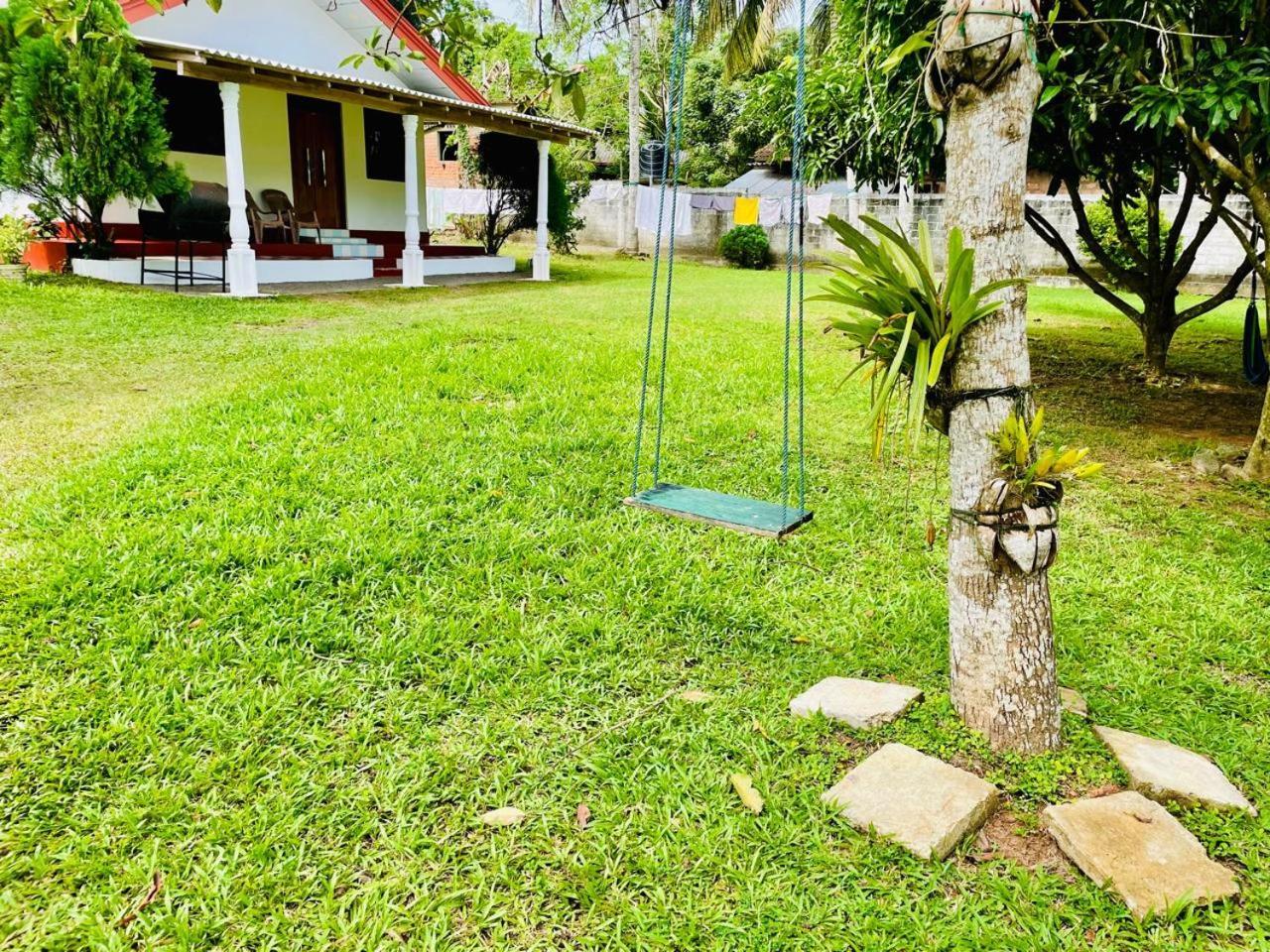 Secret Garden Mirissa Villa Bagian luar foto