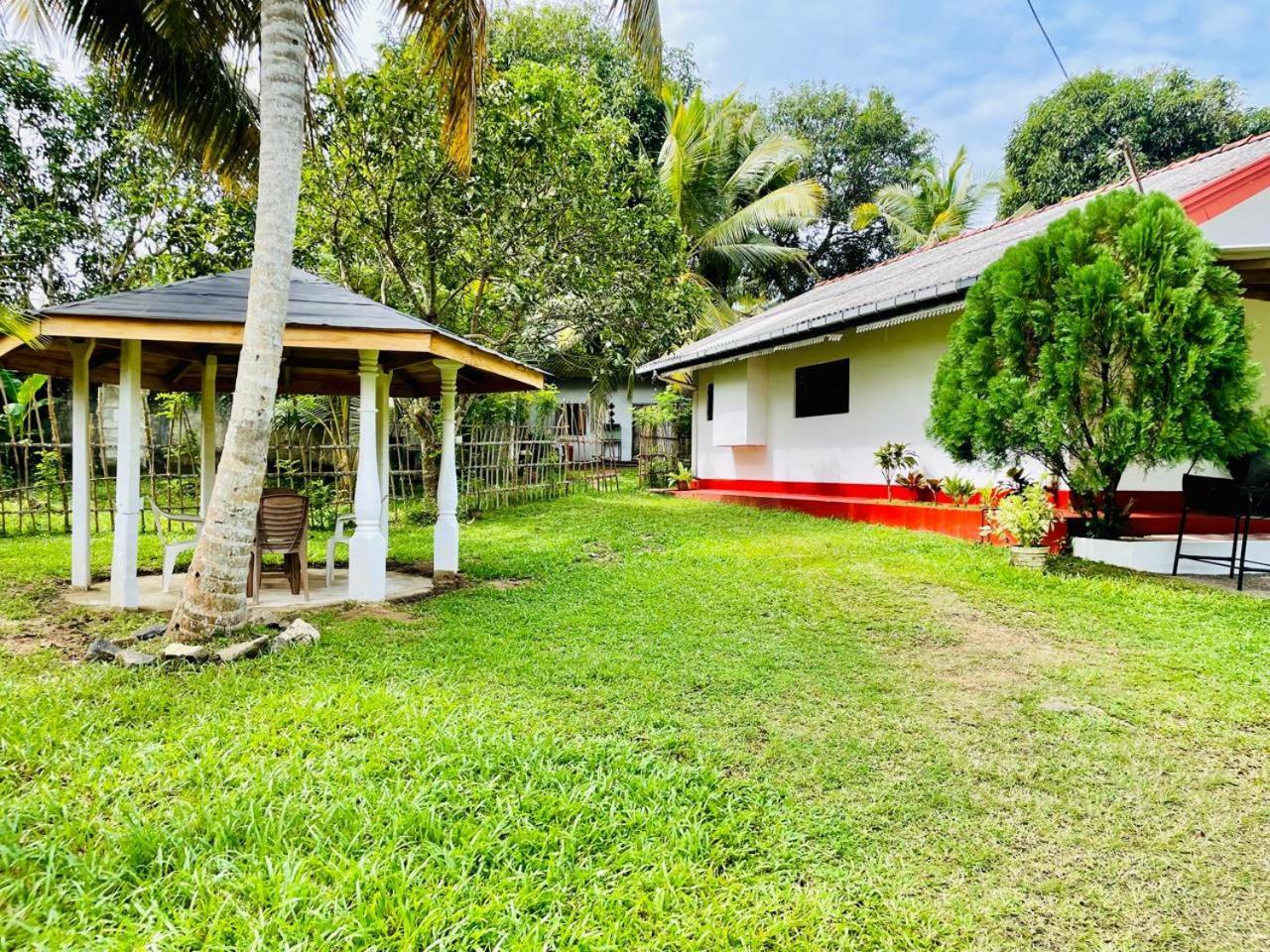 Secret Garden Mirissa Villa Bagian luar foto